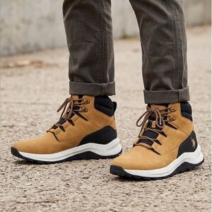 BEVERLY HILLS POLO CLUB Hills Polo Club Tan and Black Lace-Up Men's Boots.